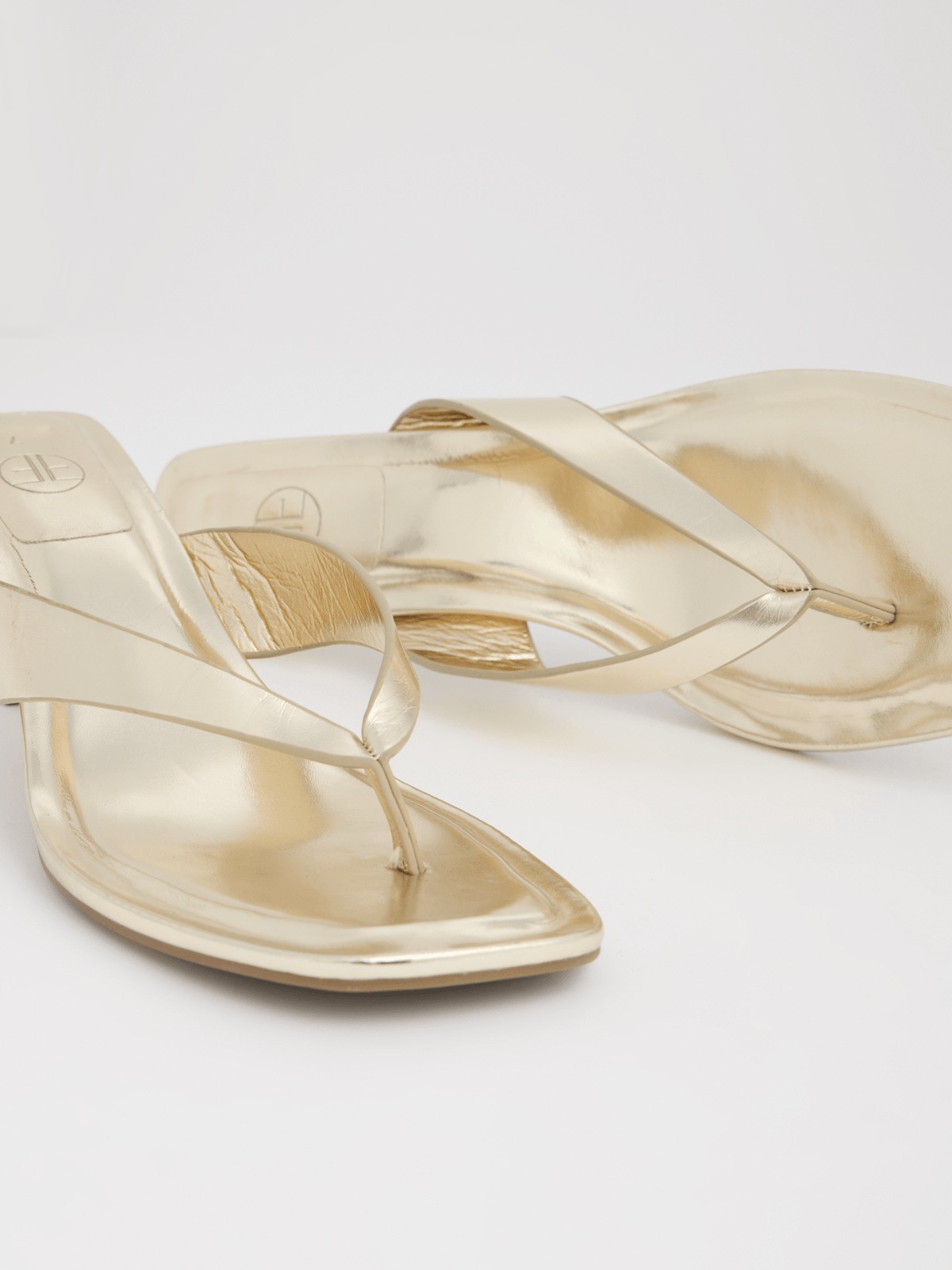 Metallic gold flat thong sandal, no heel
