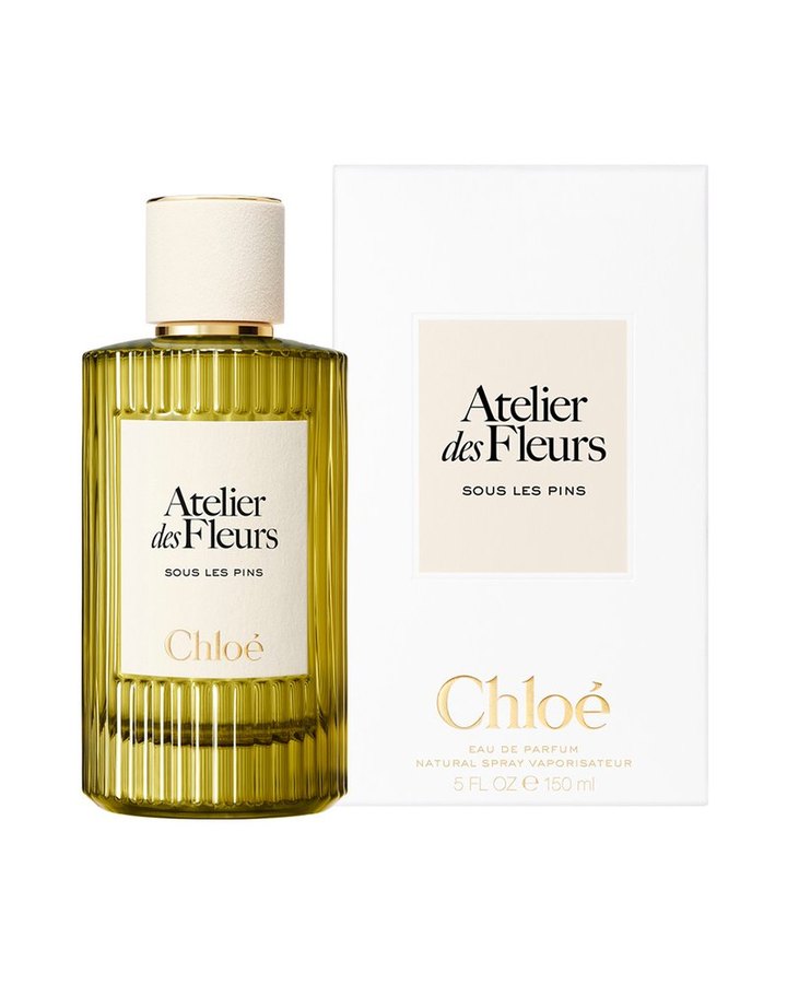 A ribbed green-gold bottle of Chloé Atelier des Fleurs Sous les Pins eau de parfum beside its cream box